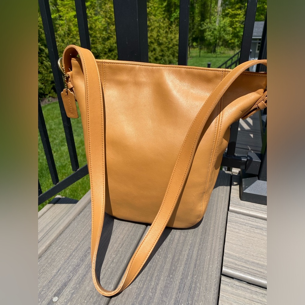 Vintage Coach Monterey Hobo #4027 Butterscotch Leather Shoulder Bag w/ Hangtag - Picture 2 of 16